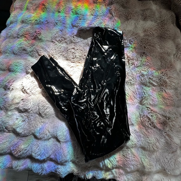 COMMANDO PATENT FAUX LEATHER PERFECT CONTROL LEGGINGS, BLACK Small - Picture 9 of 11